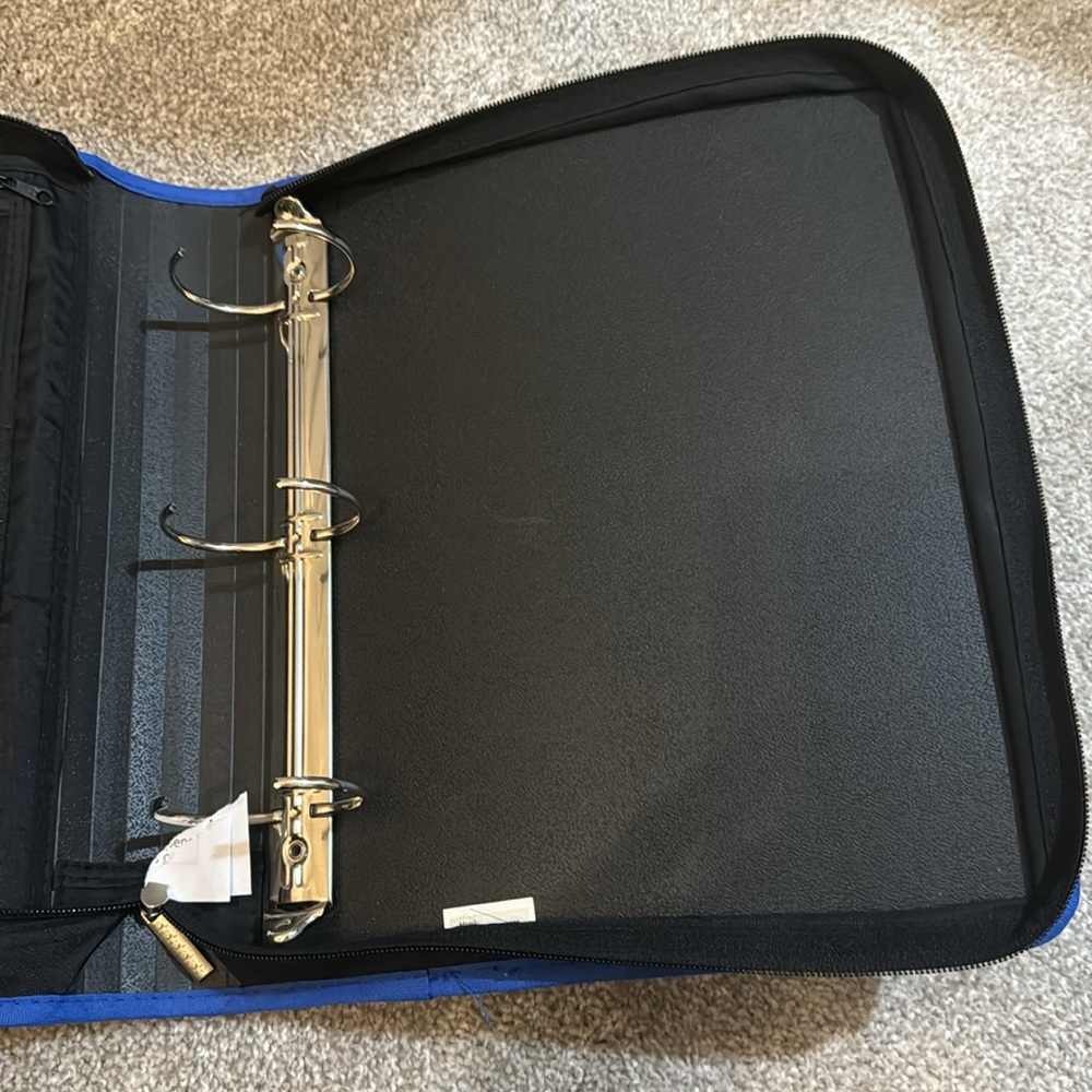 Five Star Zipper Binder, 2 Inch 3-Ring Binder for School - Picture 3 of 5